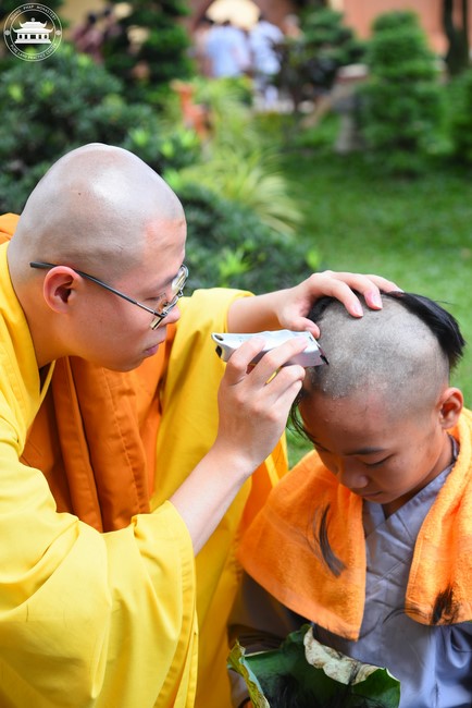 Starting the Temporary Ordination Retreat for Children in Summer with the theme Sowing compassion seeds