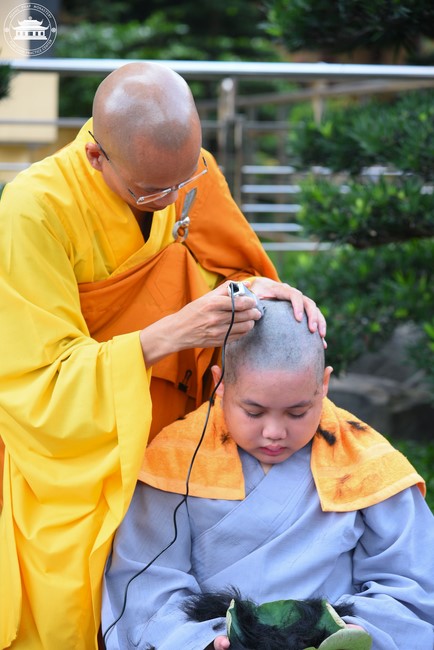 Starting the Temporary Ordination Retreat for Children in Summer with the theme Sowing compassion seeds