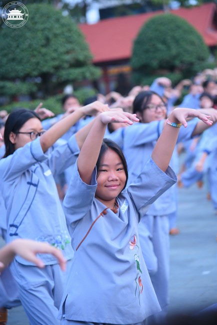 Starting the Temporary Ordination Retreat for Children in Summer with the theme Sowing compassion seeds