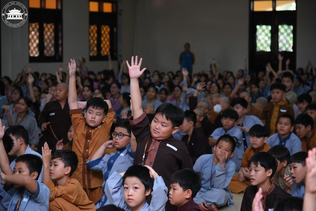 Starting the Temporary Ordination Retreat for Children in Summer with the theme Sowing compassion seeds