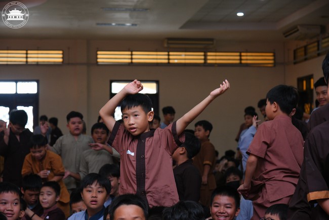 Dharma talk: Sowing seeds compassion preaching by Junior Thich Dao Thuyen - The second day of temporary ordination retreat for Children in Summer 2024