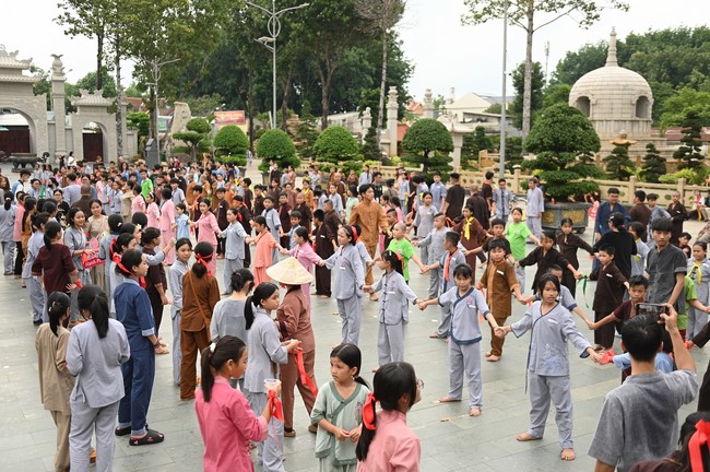 Dharma talk: Steeling oneself for the inside, preaching Junior Thich Minh Thanh - The third day of temporary ordination retreat for Children in Summer 2024