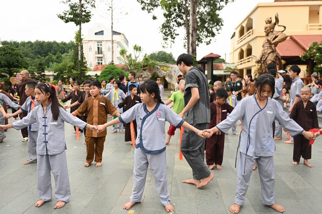 Dharma talk: Steeling oneself for the inside, preaching Junior Thich Minh Thanh - The third day of temporary ordination retreat for Children in Summer 2024