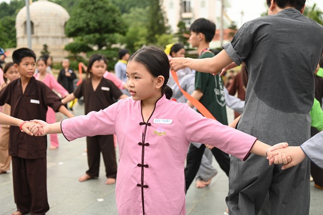 Dharma talk: Steeling oneself for the inside, preaching Junior Thich Minh Thanh - The third day of temporary ordination retreat for Children in Summer 2024