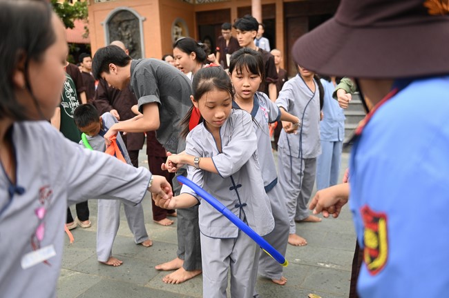Dharma talk: Steeling oneself for the inside, preaching Junior Thich Minh Thanh - The third day of temporary ordination retreat for Children in Summer 2024