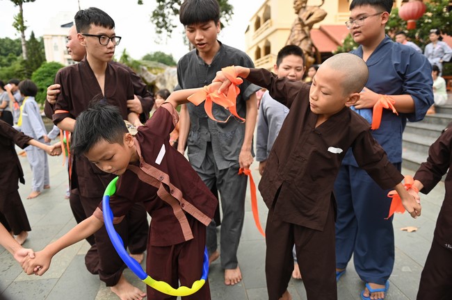Dharma talk: Steeling oneself for the inside, preaching Junior Thich Minh Thanh - The third day of temporary ordination retreat for Children in Summer 2024