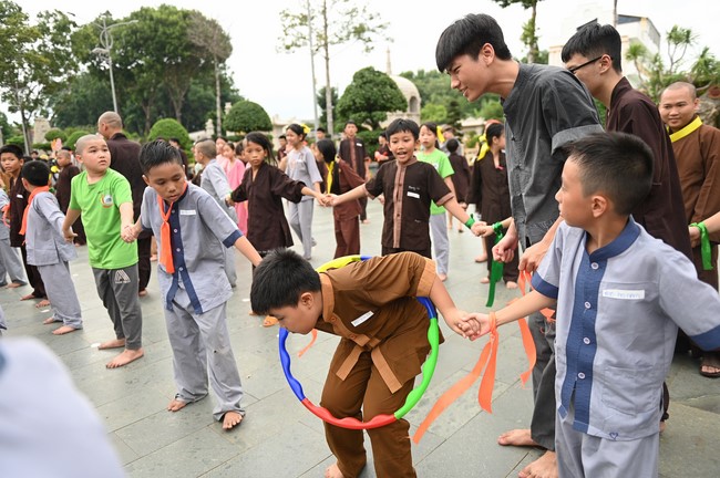 Dharma talk: Steeling oneself for the inside, preaching Junior Thich Minh Thanh - The third day of temporary ordination retreat for Children in Summer 2024