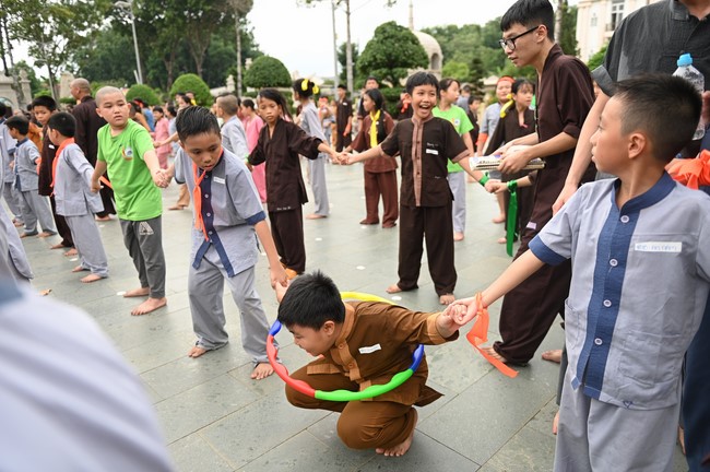 Dharma talk: Steeling oneself for the inside, preaching Junior Thich Minh Thanh - The third day of temporary ordination retreat for Children in Summer 2024