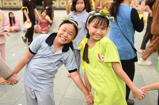 Dharma talk: Steeling oneself for the inside, preaching Junior Thich Minh Thanh - The third day of temporary ordination retreat for Children in Summer 2024