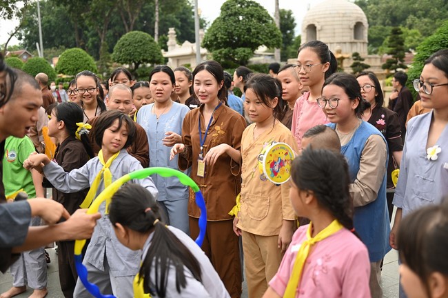 Dharma talk: Steeling oneself for the inside, preaching Junior Thich Minh Thanh - The third day of temporary ordination retreat for Children in Summer 2024