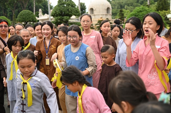 Dharma talk: Steeling oneself for the inside, preaching Junior Thich Minh Thanh - The third day of temporary ordination retreat for Children in Summer 2024
