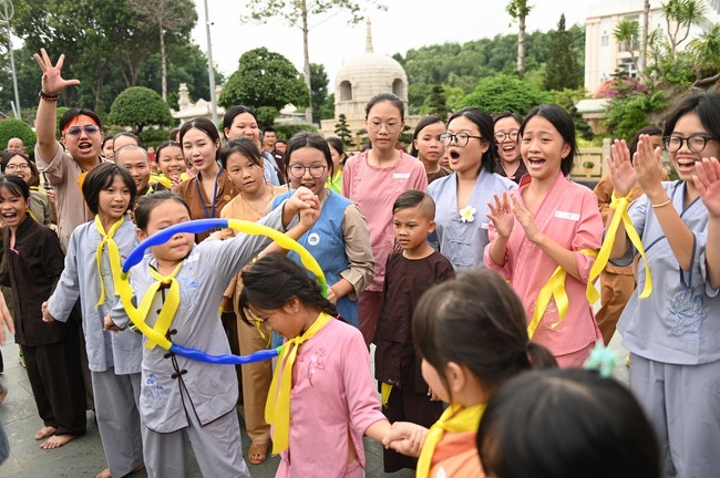 Dharma talk: Steeling oneself for the inside, preaching Junior Thich Minh Thanh - The third day of temporary ordination retreat for Children in Summer 2024