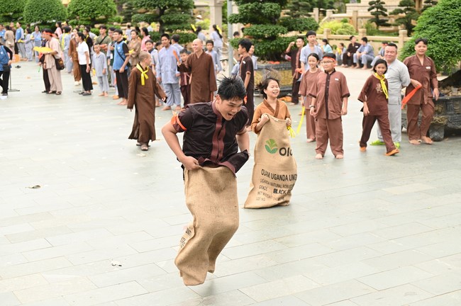 Dharma talk: Steeling oneself for the inside, preaching Junior Thich Minh Thanh - The third day of temporary ordination retreat for Children in Summer 2024