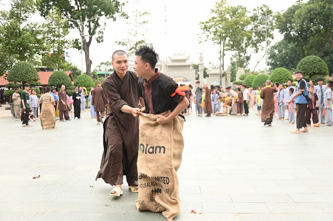 Dharma talk: Steeling oneself for the inside, preaching Junior Thich Minh Thanh - The third day of temporary ordination retreat for Children in Summer 2024