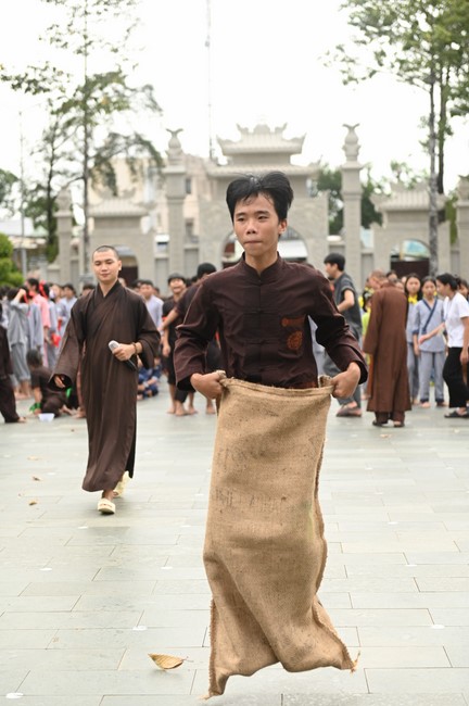 Dharma talk: Steeling oneself for the inside, preaching Junior Thich Minh Thanh - The third day of temporary ordination retreat for Children in Summer 2024
