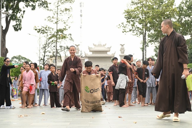 Dharma talk: Steeling oneself for the inside, preaching Junior Thich Minh Thanh - The third day of temporary ordination retreat for Children in Summer 2024