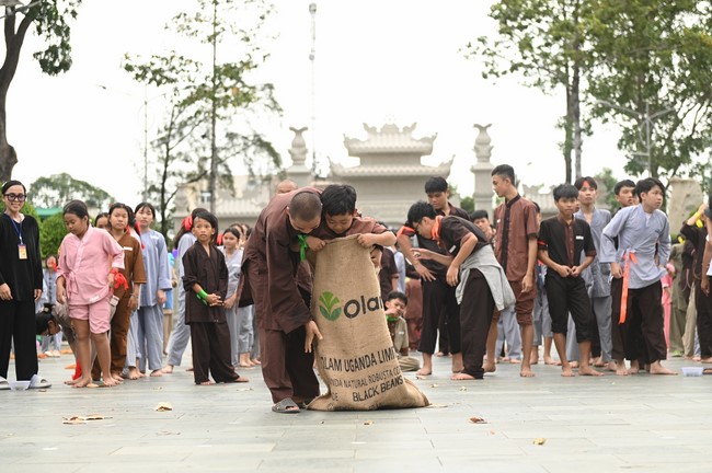 Dharma talk: Steeling oneself for the inside, preaching Junior Thich Minh Thanh - The third day of temporary ordination retreat for Children in Summer 2024