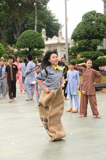 Dharma talk: Steeling oneself for the inside, preaching Junior Thich Minh Thanh - The third day of temporary ordination retreat for Children in Summer 2024