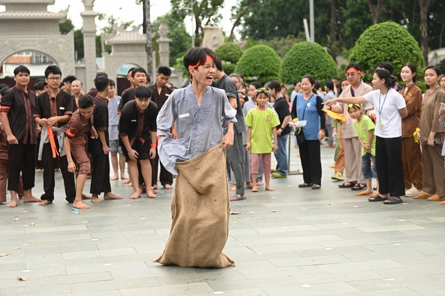 Dharma talk: Steeling oneself for the inside, preaching Junior Thich Minh Thanh - The third day of temporary ordination retreat for Children in Summer 2024