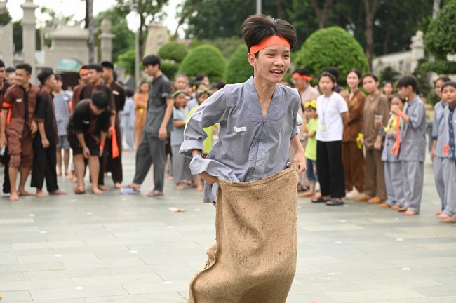Dharma talk: Steeling oneself for the inside, preaching Junior Thich Minh Thanh - The third day of temporary ordination retreat for Children in Summer 2024