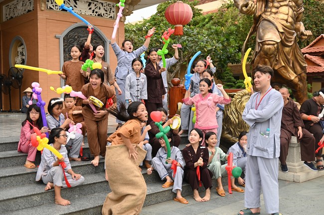 Dharma talk: Steeling oneself for the inside, preaching Junior Thich Minh Thanh - The third day of temporary ordination retreat for Children in Summer 2024