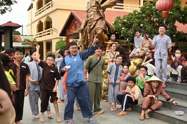 Dharma talk: Steeling oneself for the inside, preaching Junior Thich Minh Thanh - The third day of temporary ordination retreat for Children in Summer 2024