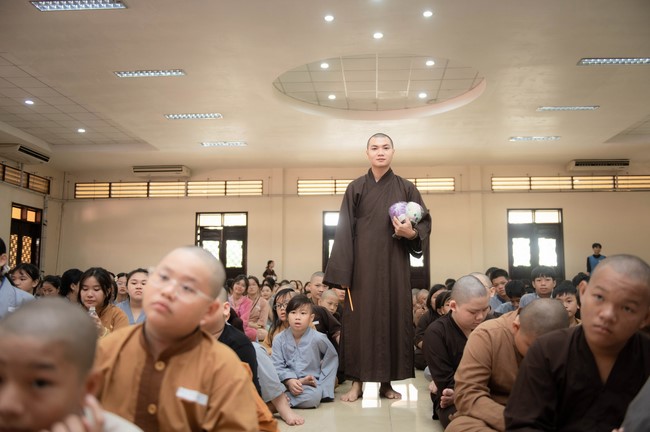 Dharma talk: Steeling oneself for the inside, preaching Junior Thich Minh Thanh - The third day of temporary ordination retreat for Children in Summer 2024