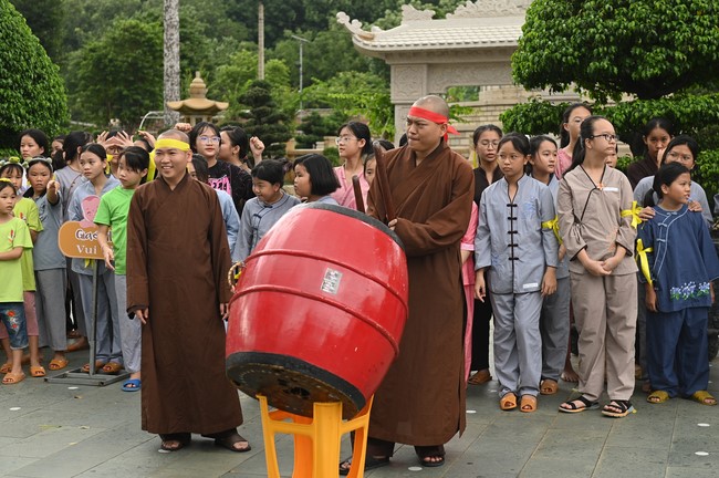 Dharma talk: Steeling oneself for the inside, preaching Junior Thich Minh Thanh - The third day of temporary ordination retreat for Children in Summer 2024