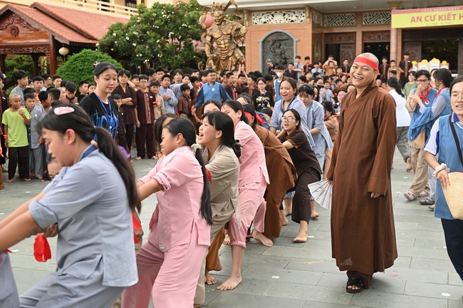 Dharma talk: Steeling oneself for the inside, preaching Junior Thich Minh Thanh - The third day of temporary ordination retreat for Children in Summer 2024
