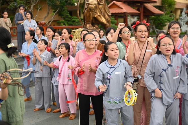 Dharma talk: Steeling oneself for the inside, preaching Junior Thich Minh Thanh - The third day of temporary ordination retreat for Children in Summer 2024
