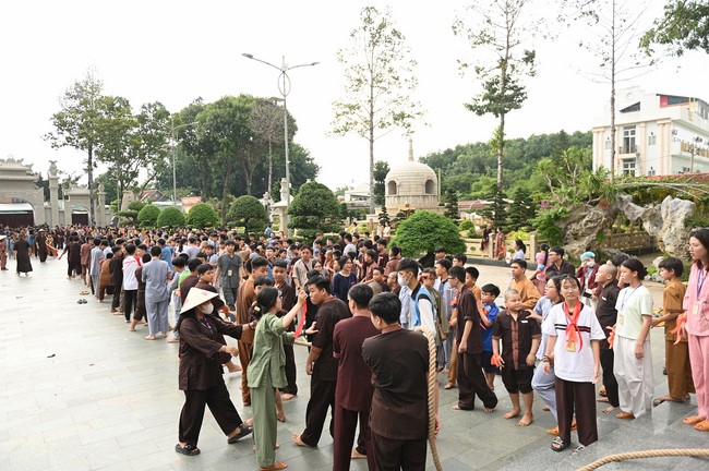 Dharma talk: Steeling oneself for the inside, preaching Junior Thich Minh Thanh - The third day of temporary ordination retreat for Children in Summer 2024