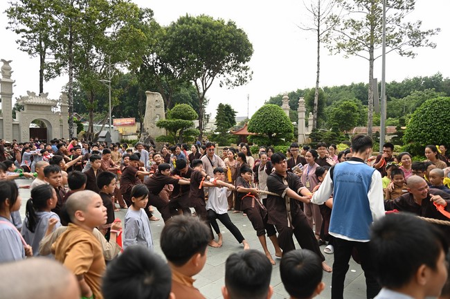 Dharma talk: Steeling oneself for the inside, preaching Junior Thich Minh Thanh - The third day of temporary ordination retreat for Children in Summer 2024