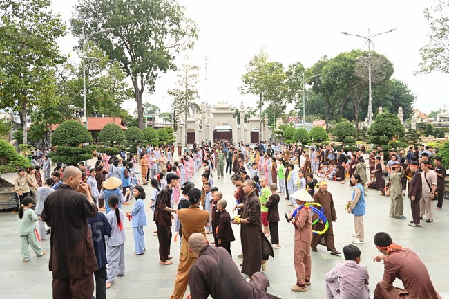 Dharma talk: Steeling oneself for the inside, preaching Junior Thich Minh Thanh - The third day of temporary ordination retreat for Children in Summer 2024
