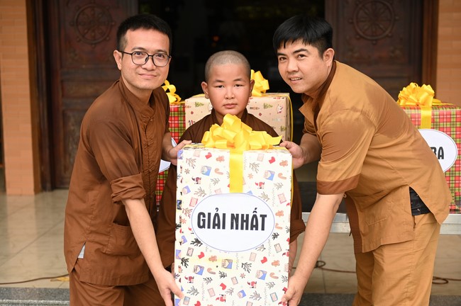 Dharma talk: Steeling oneself for the inside, preaching Junior Thich Minh Thanh - The third day of temporary ordination retreat for Children in Summer 2024
