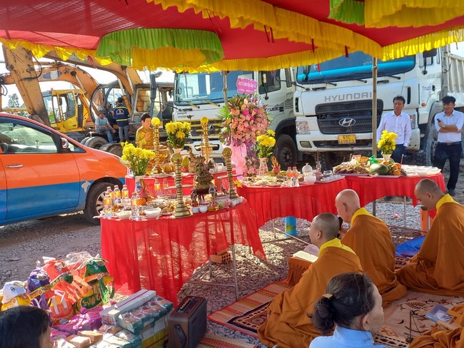 Groundbreaking ceremony of Hoa Phu Primary and Secondary School in Binh Duong by the Pagoda's Charity Board