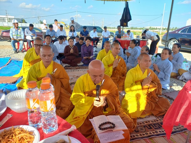 Groundbreaking ceremony of Hoa Phu Primary and Secondary School in Binh Duong by the Pagoda's Charity Board