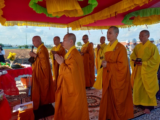 Groundbreaking ceremony of Hoa Phu Primary and Secondary School in Binh Duong by the Pagoda's Charity Board