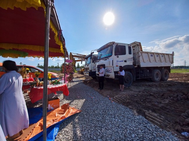 Groundbreaking ceremony of Hoa Phu Primary and Secondary School in Binh Duong by the Pagoda's Charity Board