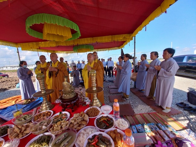 Groundbreaking ceremony of Hoa Phu Primary and Secondary School in Binh Duong by the Pagoda's Charity Board
