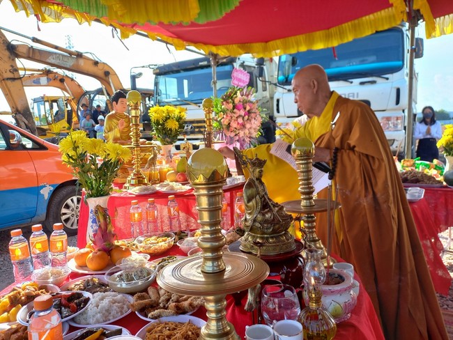 Groundbreaking ceremony of Hoa Phu Primary and Secondary School in Binh Duong by the Pagoda's Charity Board