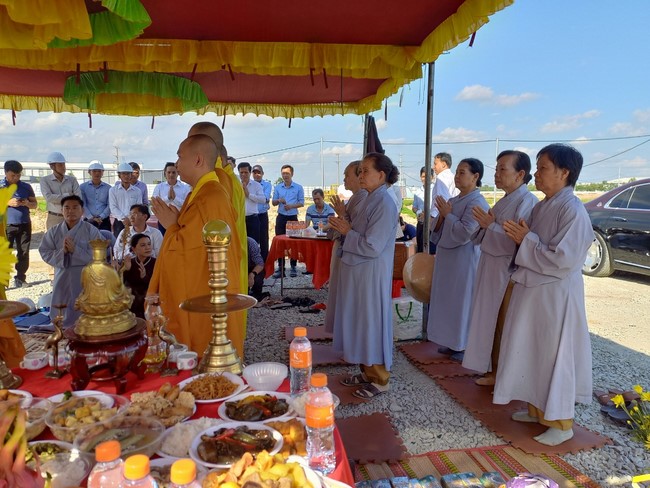 Groundbreaking ceremony of Hoa Phu Primary and Secondary School in Binh Duong by the Pagoda's Charity Board