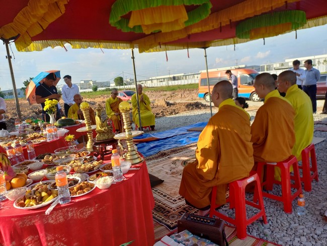 Groundbreaking ceremony of Hoa Phu Primary and Secondary School in Binh Duong by the Pagoda's Charity Board