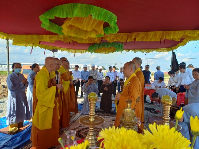 Groundbreaking ceremony of Hoa Phu Primary and Secondary School in Binh Duong by the Pagoda's Charity Board