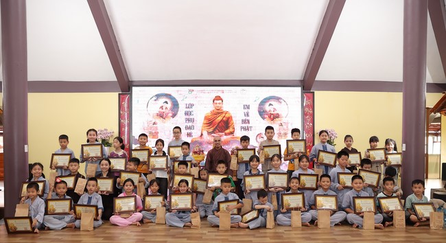 Chùa Hòa Phúc – Hà Nội: Lễ tổng kết chương trình Cuối Tuần Về Bên Phật