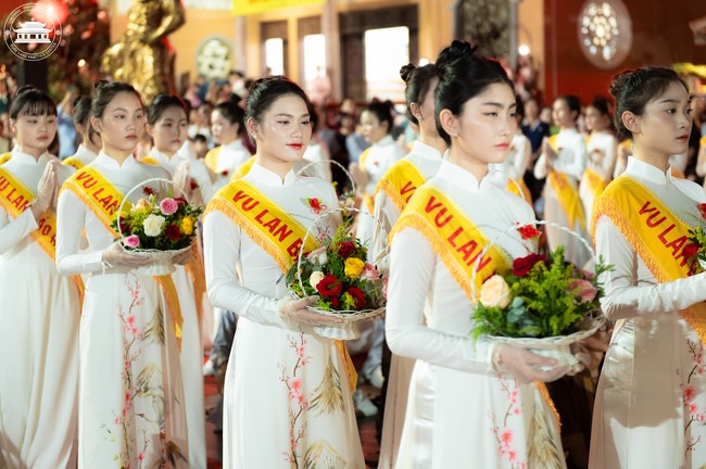 Candle Lighting Night of Ullambana Ceremony holding by Hieu and Thuong Group