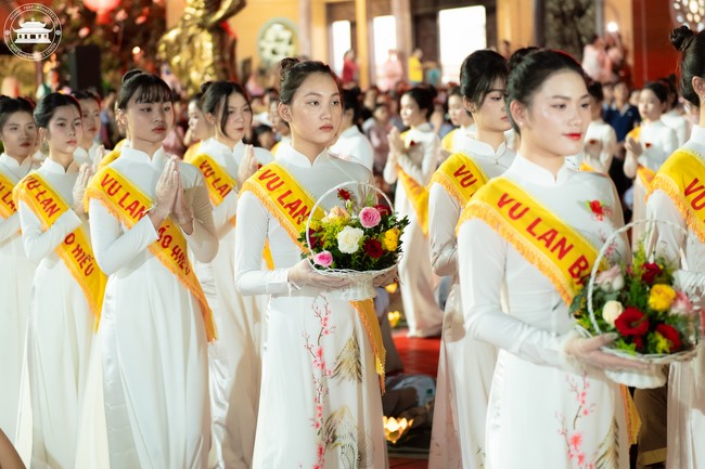 Candle Lighting Night of Ullambana Ceremony holding by Hieu and Thuong Group