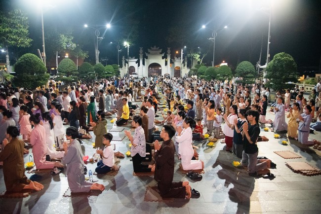 Candle Lighting Night of Ullambana Ceremony holding by Hieu and Thuong Group