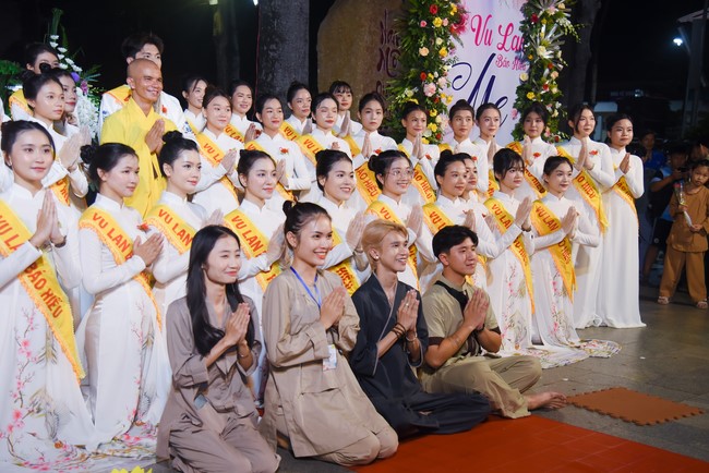 Candle Lighting Night of Ullambana Ceremony holding by Hieu and Thuong Group
