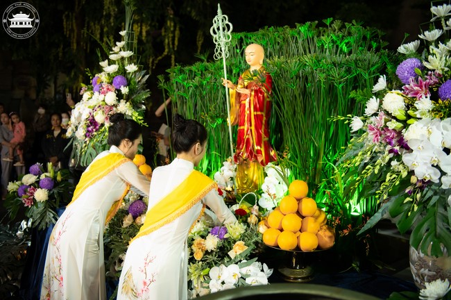 Candle Lighting Night of Ullambana Ceremony holding by Hieu and Thuong Group