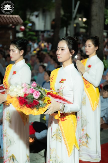 Candle Lighting Night of Ullambana Ceremony holding by Hieu and Thuong Group